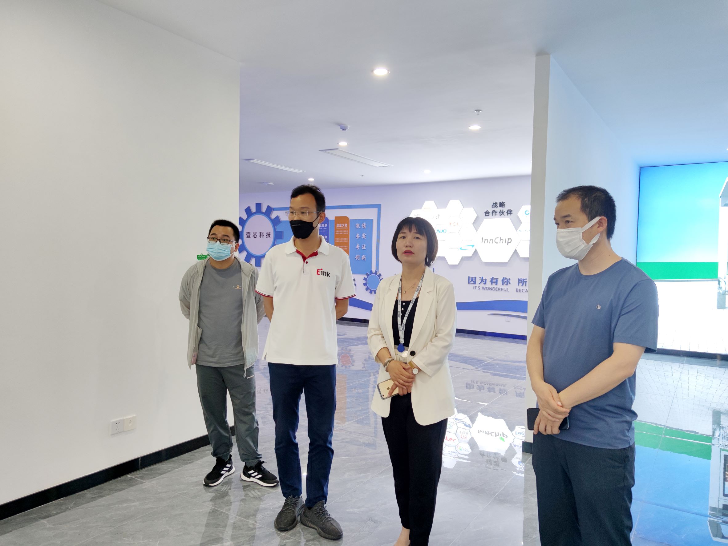 合肥星空物联参观新百胜集团科技