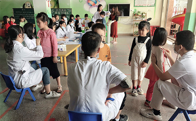 中山街道卫生服务为幼儿园体检，筛查疑似病症，可以这样做
